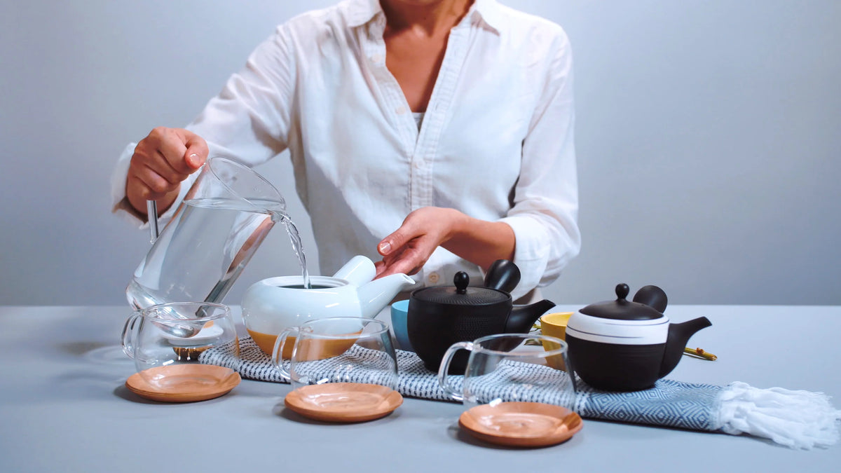 Pour boiled water directly into the teapot.