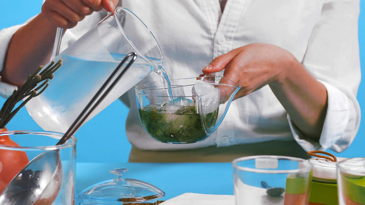 Fill the tea pot with cold water (see brewing instructions for your tea for the amount).