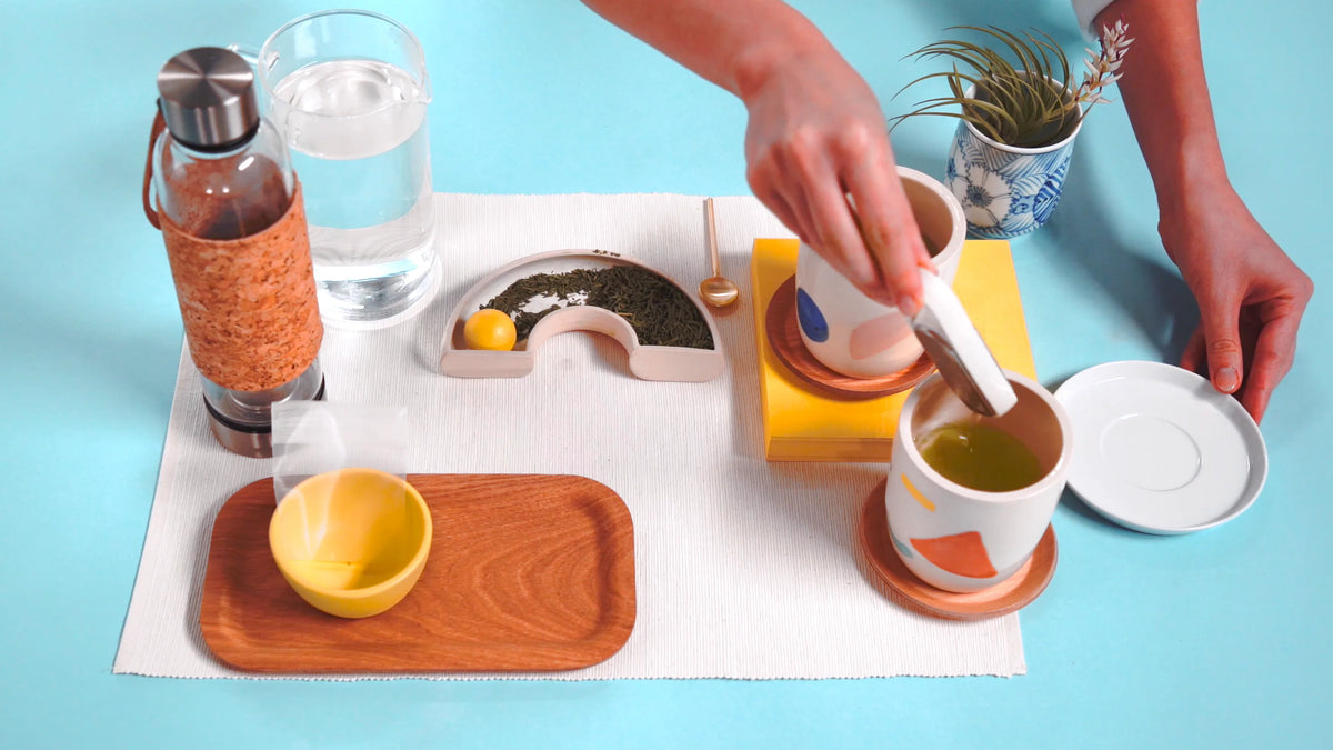 Once the time is up, remove strainer and tea bag from the mug.